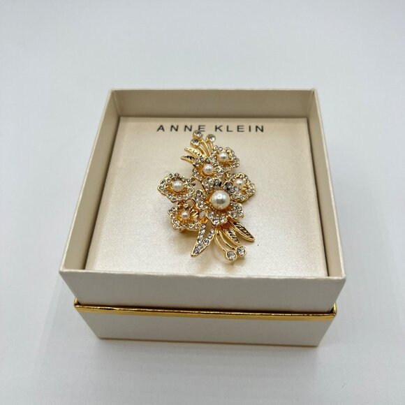 Anne Klein Crystal/Imitation Pearl Flower Cluster Pin in Gold-Tone MSRP $28 NWT - Picture 3 of 6